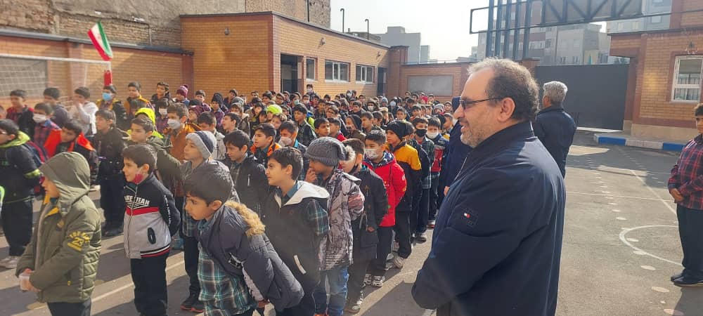 دانش آموز کلاس چهارم: دنیایی از کنجکاوی و شگفتی
